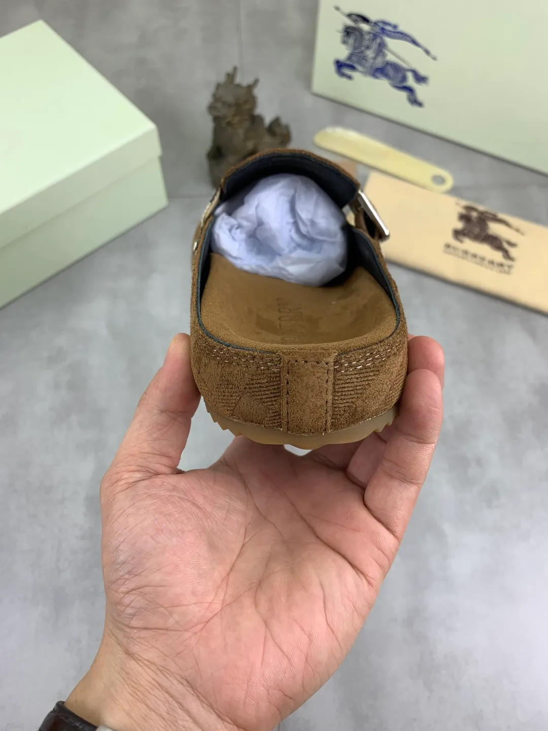 Men's Men's Shoes 💰P620 💰【New Style】Top Version 🆘【Burberry】New Burberry Slippers are on the market with perfect workmanship! 🔥Perfect shape and top quality🙈Non-slip and wear-resistant high-end rubber outsole👣Versatile and comfortable shoes, standard size: 39-45 (38 46 customized) 5️⃣colors available Top-quality packaging